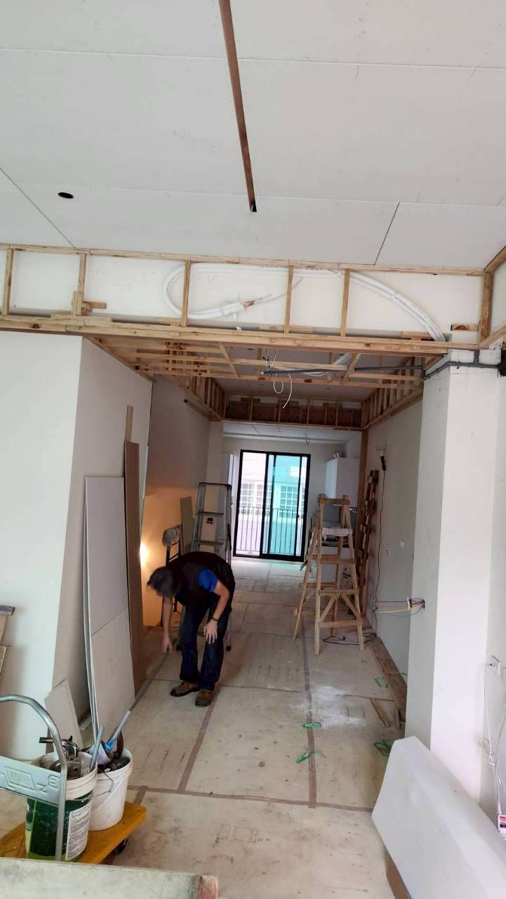 配合施工裝潢前置配管作業，安裝三菱重工一級變頻冷暖空調 (6).jpg