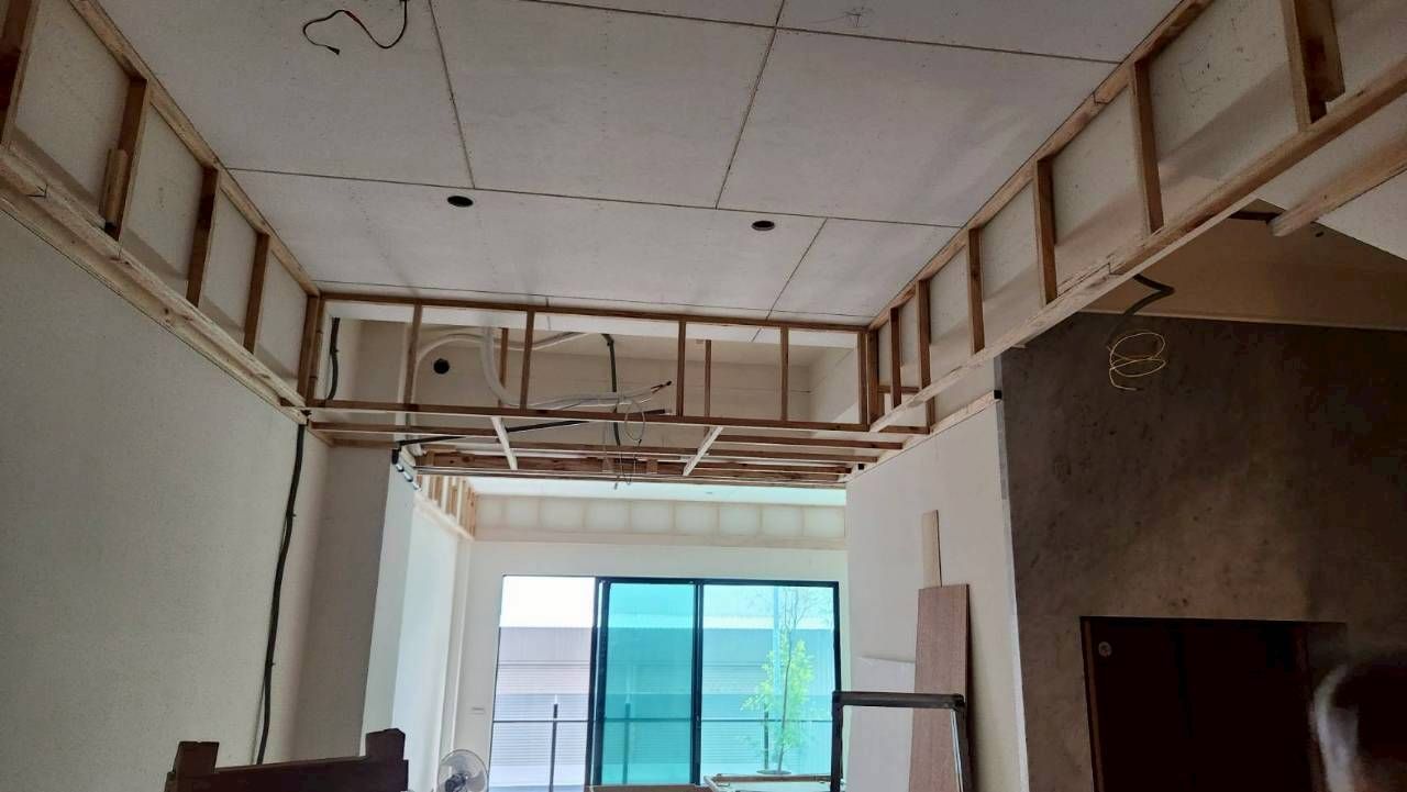 配合施工裝潢前置配管作業，安裝三菱重工一級變頻冷暖空調 (10).jpg