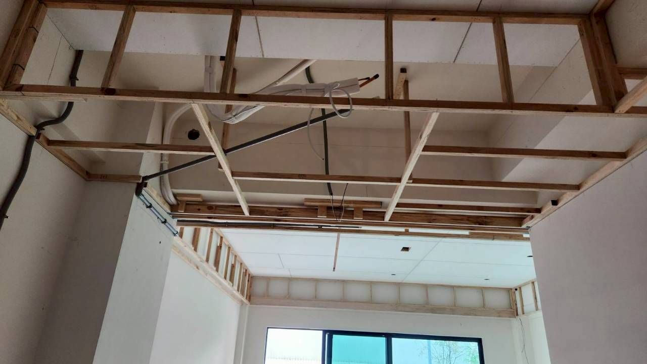 配合施工裝潢前置配管作業，安裝三菱重工一級變頻冷暖空調 (11).jpg