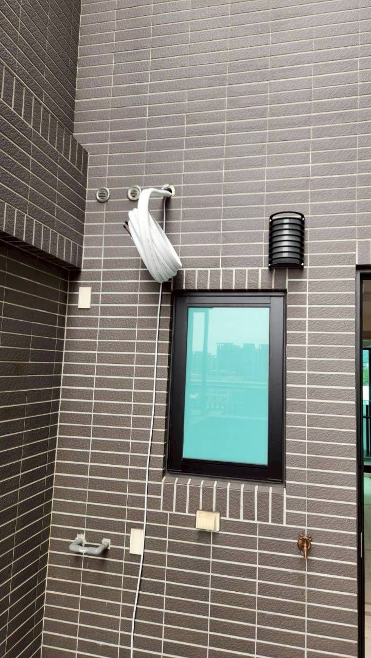 配合施工裝潢前置配管作業，安裝三菱重工一級變頻冷暖空調 (16).jpg