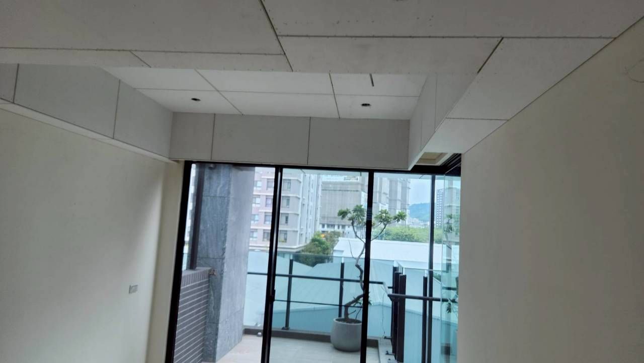 配合施工裝潢前置配管作業，安裝三菱重工一級變頻冷暖空調 (18).jpg