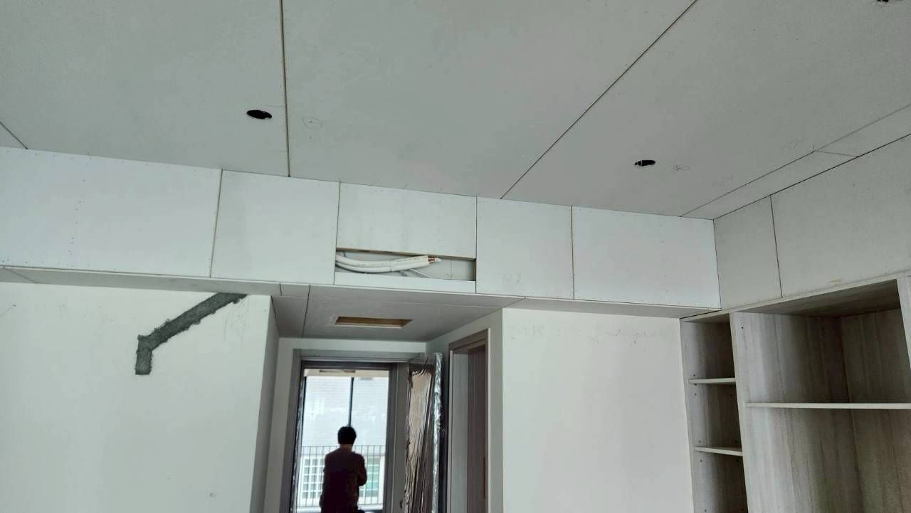 配合施工裝潢前置配管作業，安裝三菱重工一級變頻冷暖空調 (22).jpg