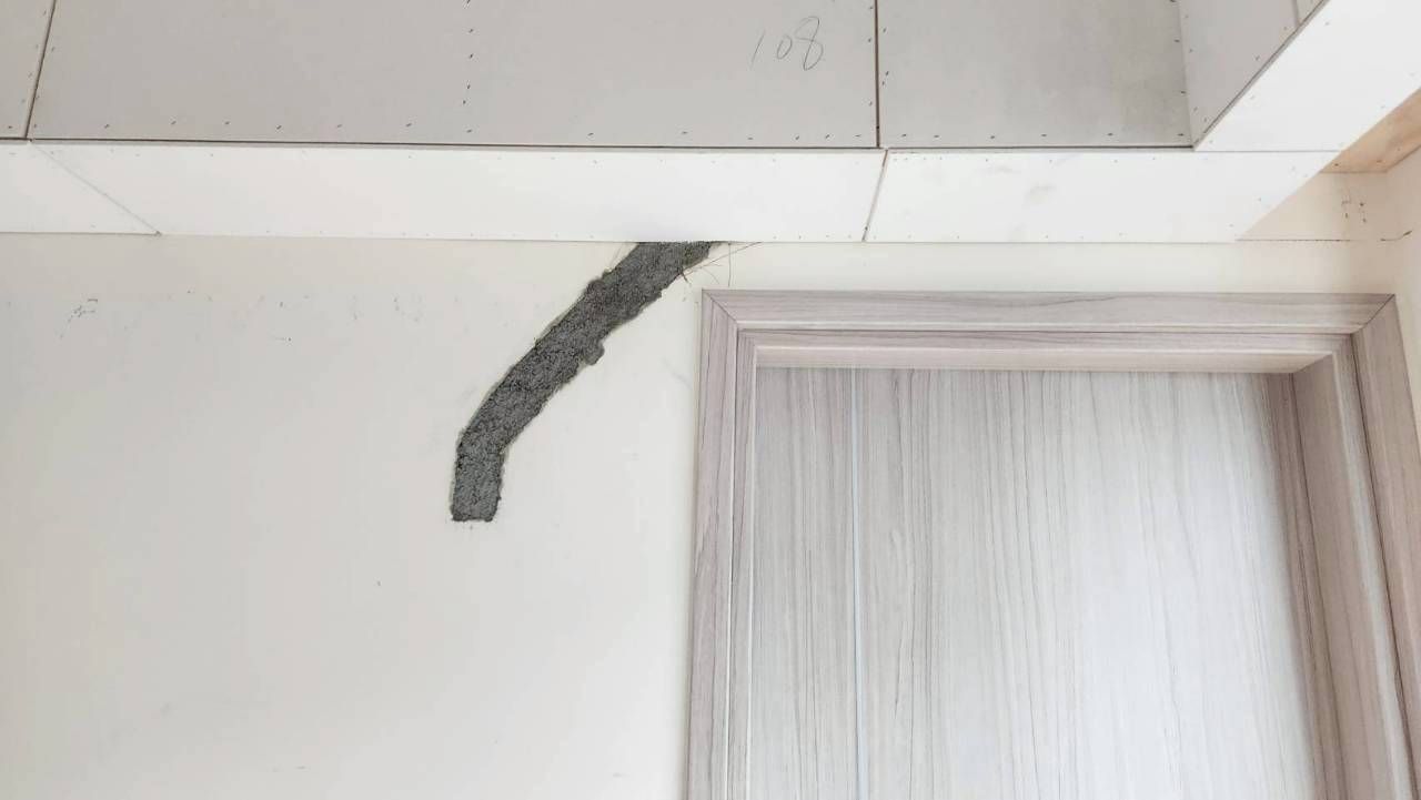 配合施工裝潢前置配管作業，安裝三菱重工一級變頻冷暖空調 (25).jpg