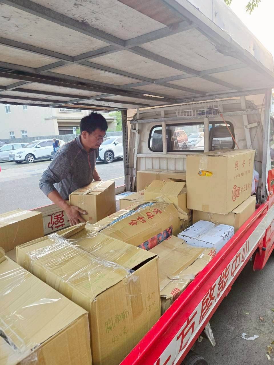 金永利電器行假日攜家帶眷共同參與志工服務 (6).jpg