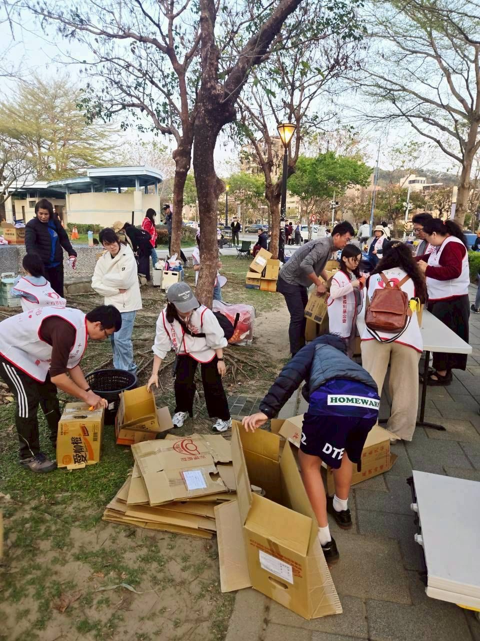 金永利電器行假日攜家帶眷共同參與志工服務 (7).jpg
