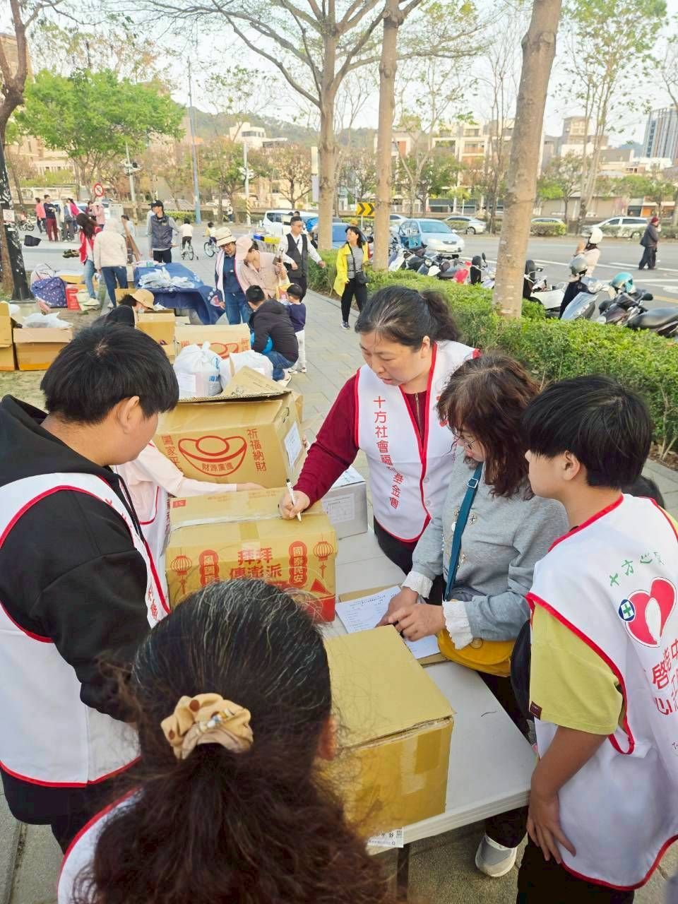 金永利電器行假日攜家帶眷共同參與志工服務 (8).jpg