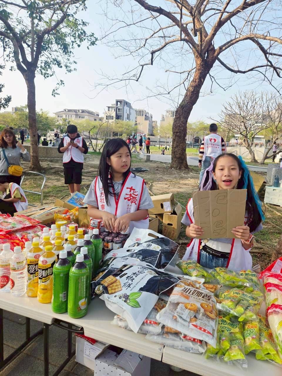 金永利電器行假日攜家帶眷共同參與志工服務 (9).jpg